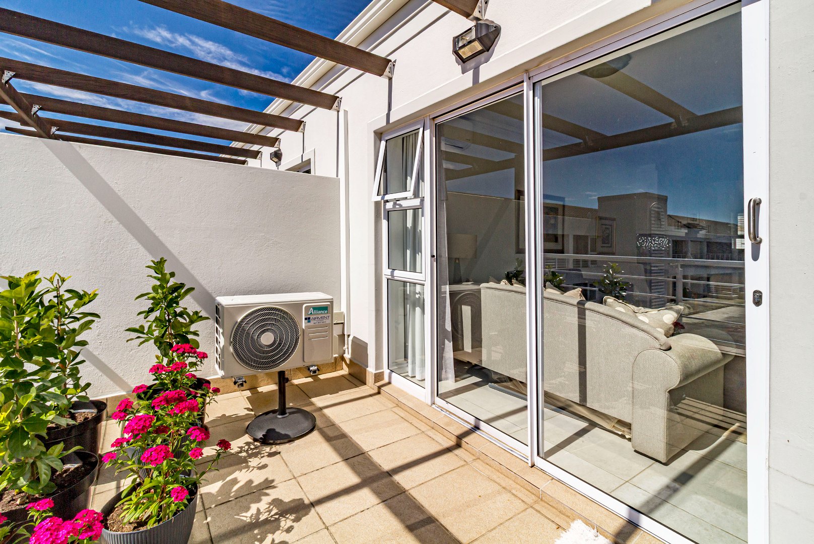 Sunny balcony off lounge