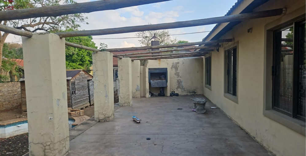 Verandah/Braai Area