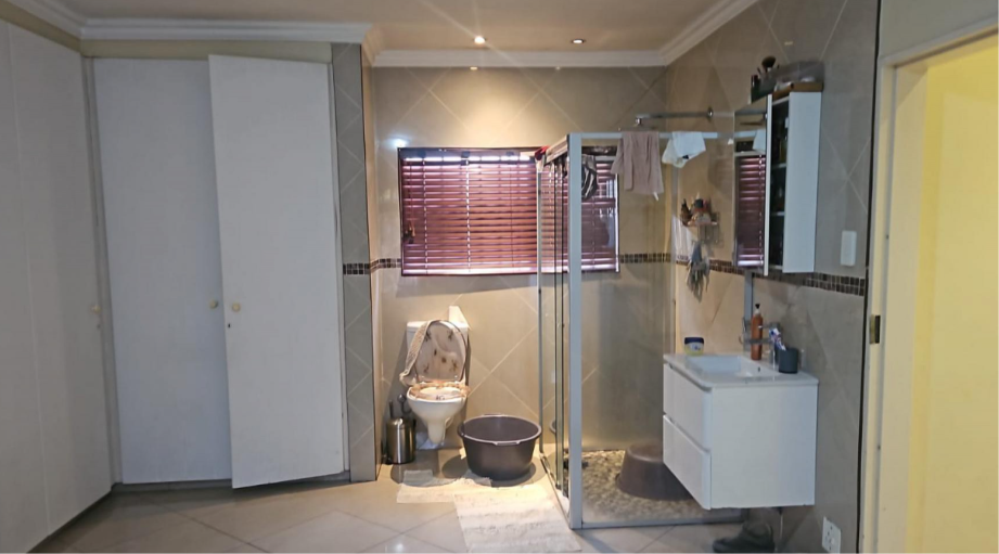 Main En Suite