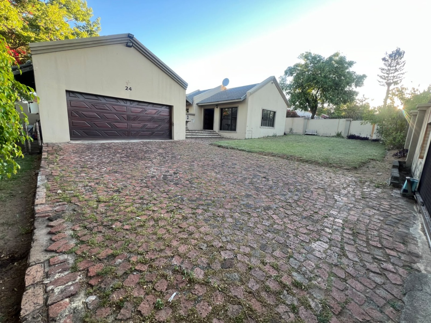 Driveway/ Frontyard