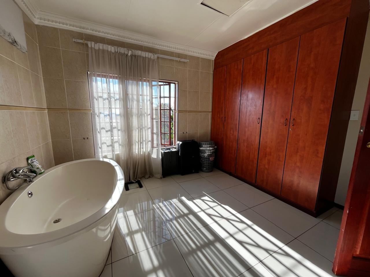 Main En-Suite