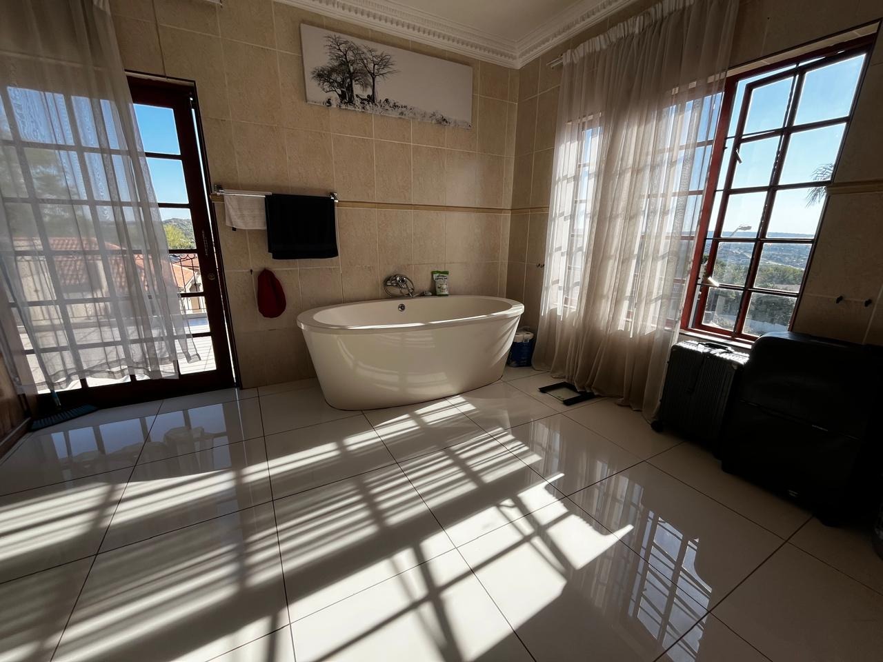 Main En-Suite