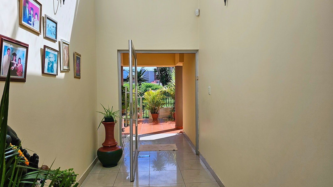 6 Bedroom House for Sale in Oslo Beach in Oslo Beach