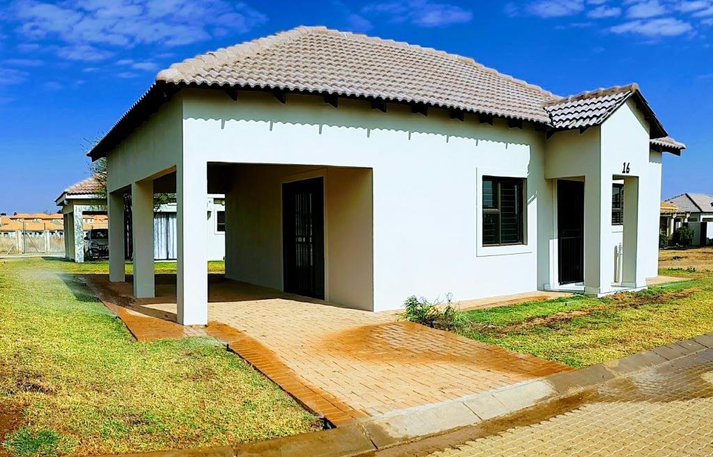 2 Bedroom House For Sale in Waterberry Estate RE/MAX™ of Southern Africa