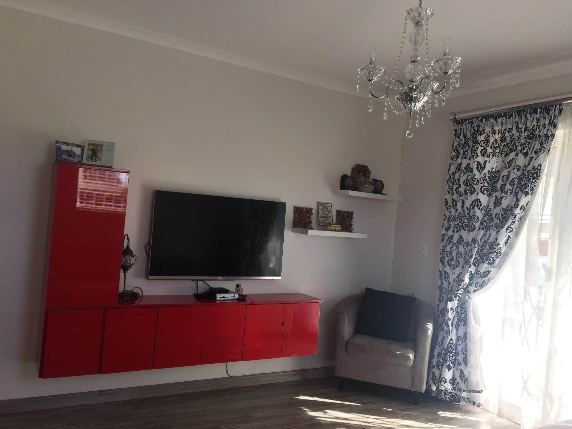 2 Bedroom Apartment / Flat To Rent in Rondebosch East RE/MAX™ of