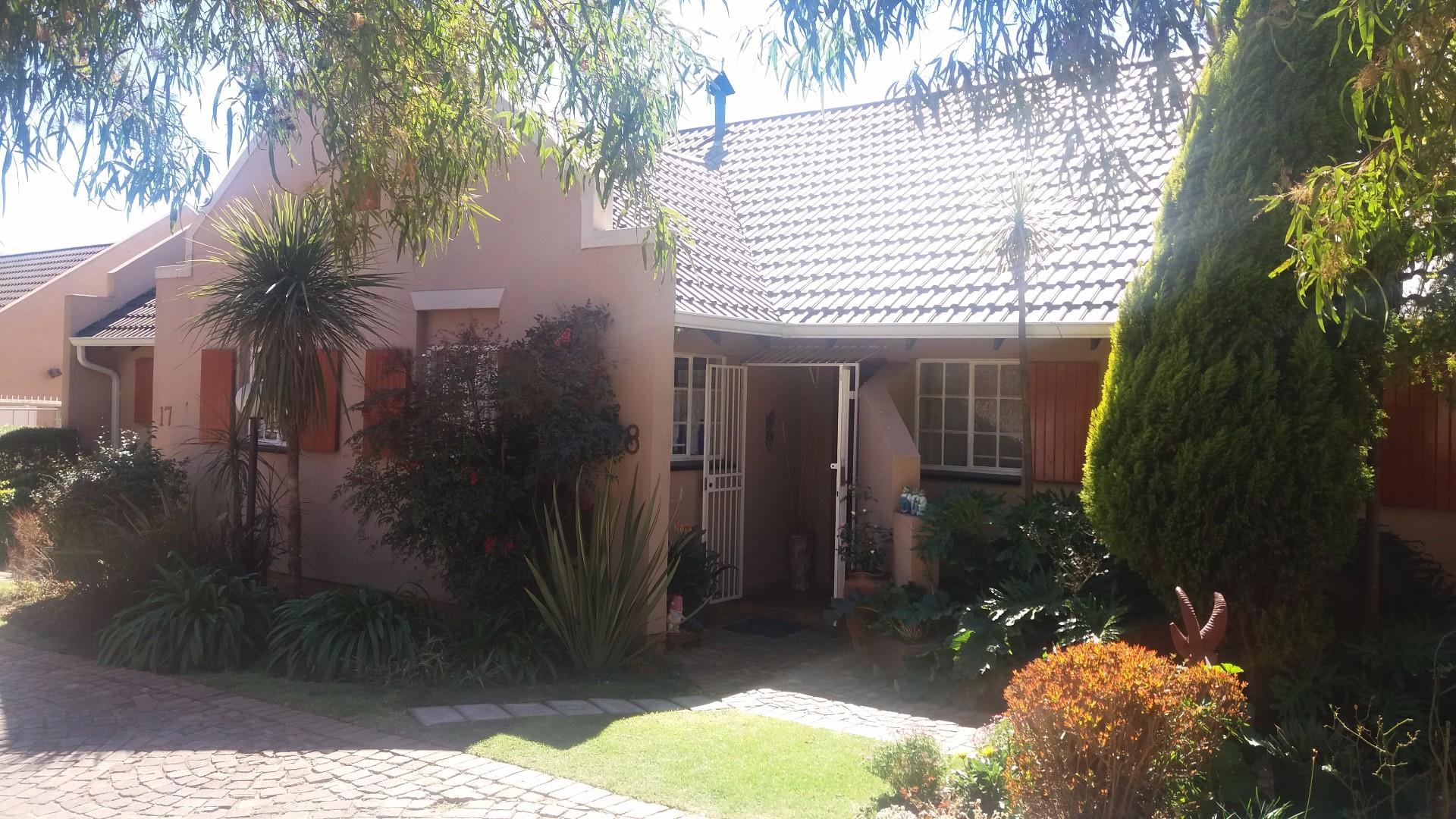 2 Bedroom House For Sale in Albertsdal RE/MAX™ of Southern Africa
