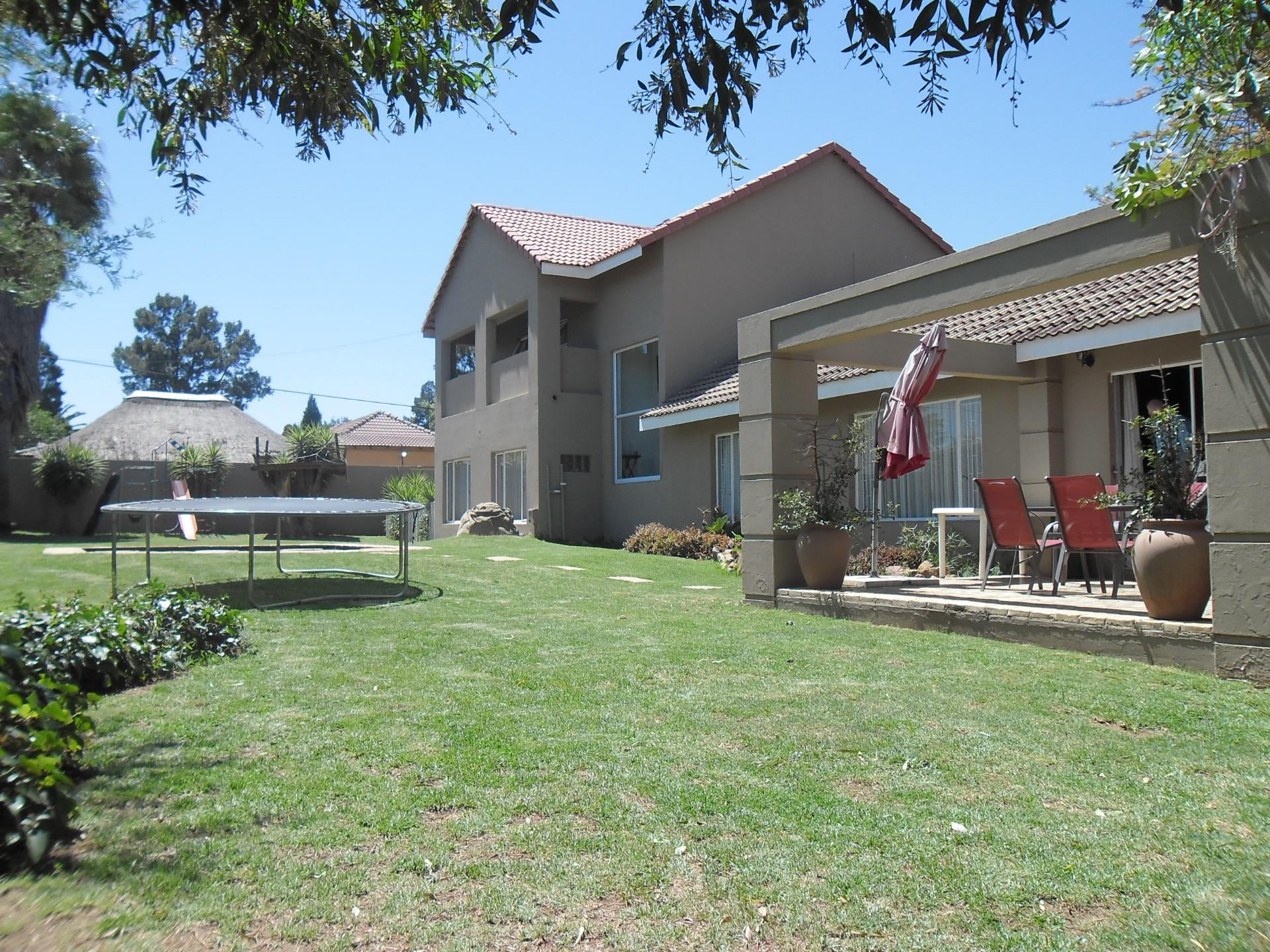 3 Bedroom House For Sale in Brackendowns RE/MAX™ of Southern Africa