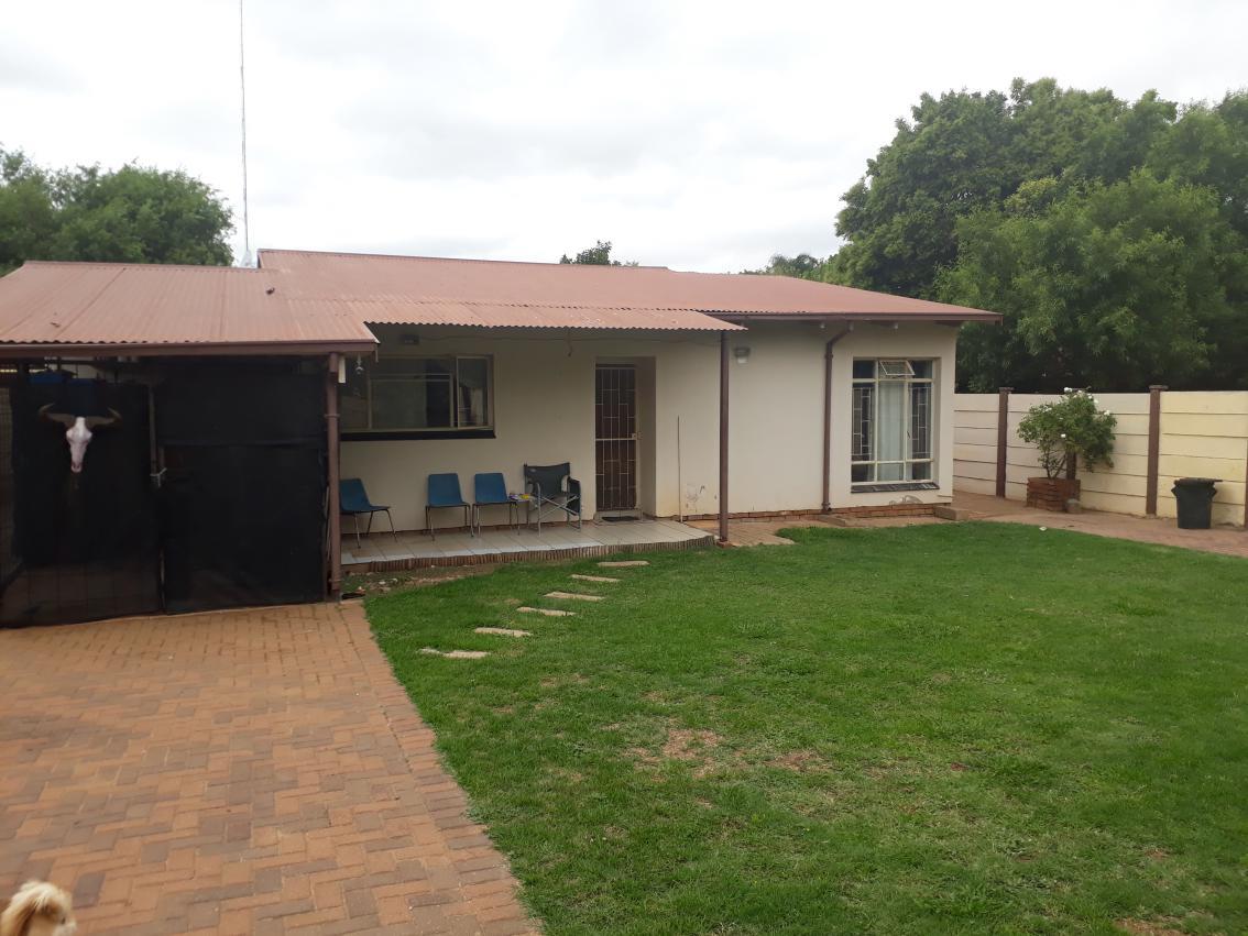 9 Bedroom House For Sale in Flora Park RE/MAX™ of Southern Africa