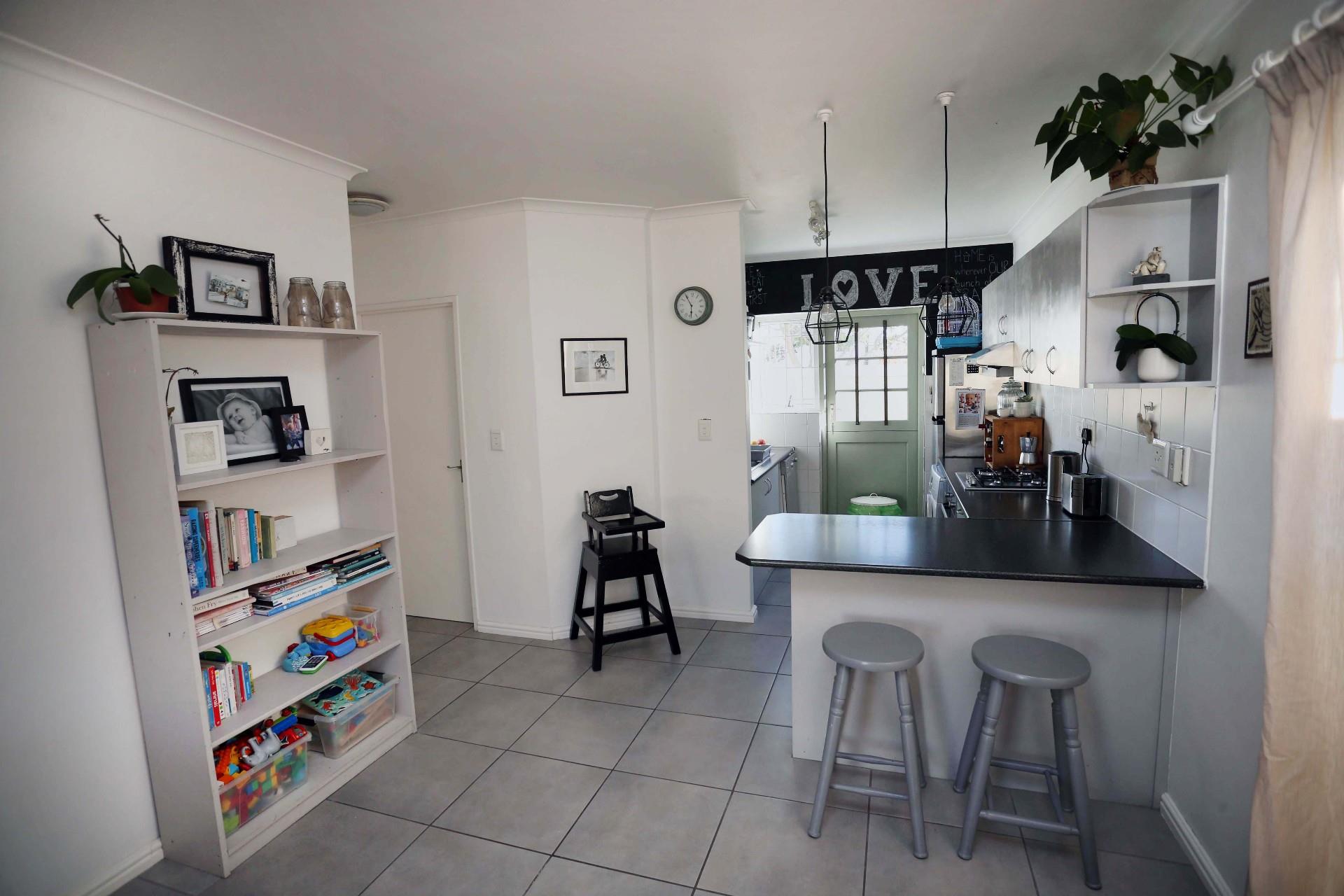 2 Bedroom House For Sale in Royal Ascot RE/MAX™ of Southern Africa