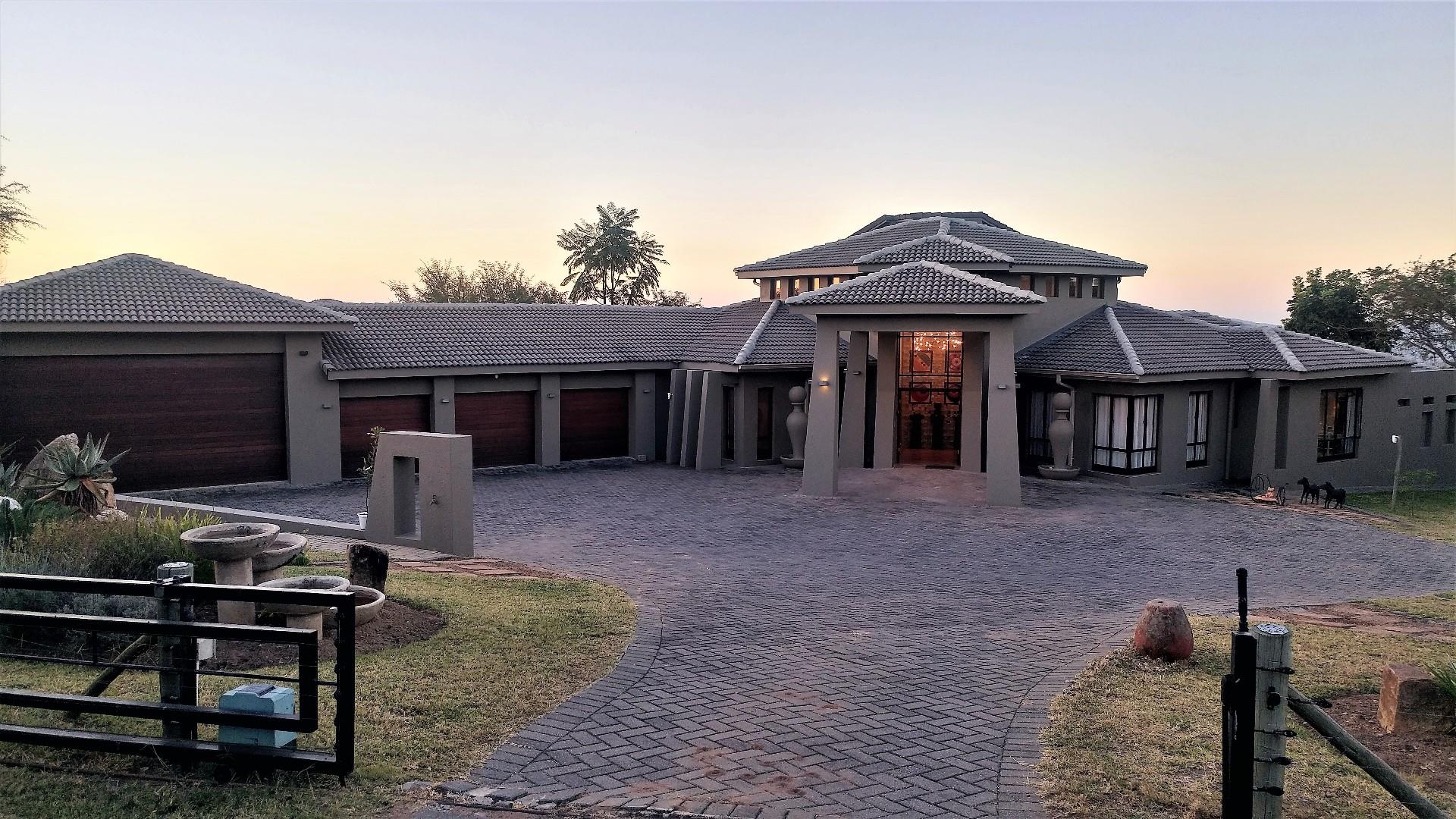 5 Bedroom House For Sale in Shandon Estate RE/MAX™ of Southern Africa