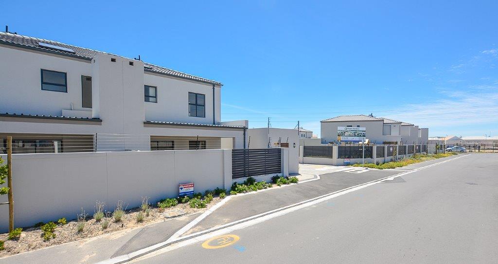 3 Bedroom House For Sale in Parklands North RE/MAX™ of Southern Africa