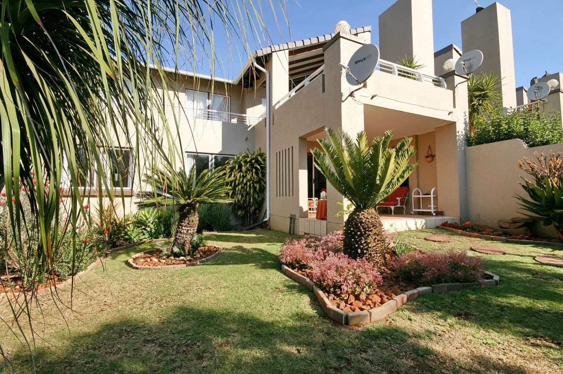 3 Bedroom Townhouse To Rent in Woodhill RE/MAX™ of Southern Africa