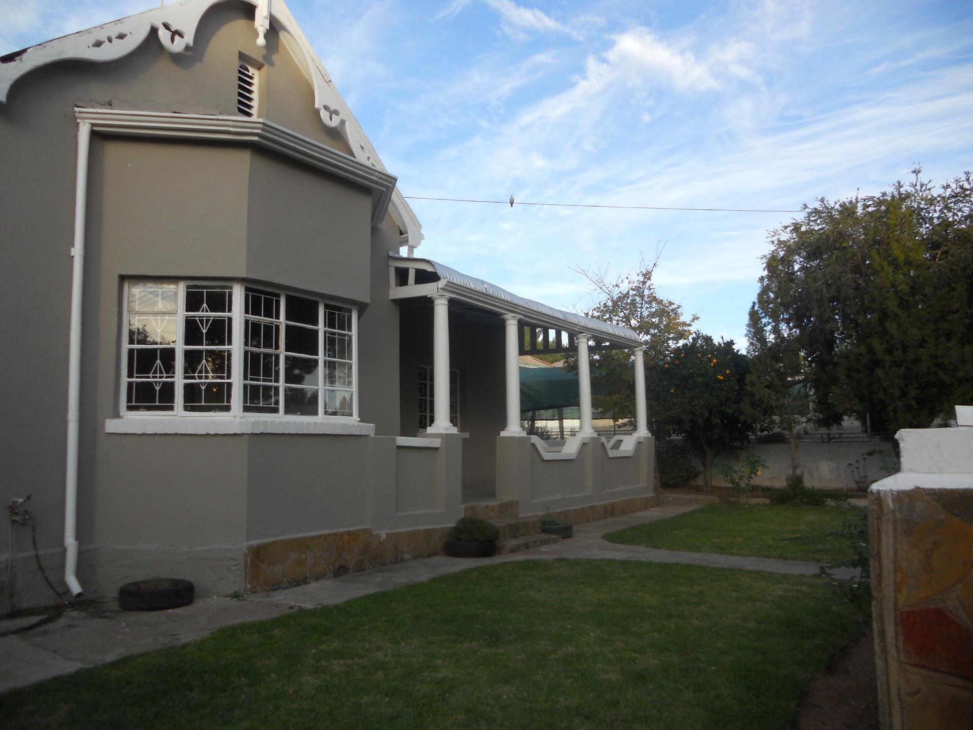 4 Bedroom House For Sale in Cradock RE/MAX™ of Southern Africa