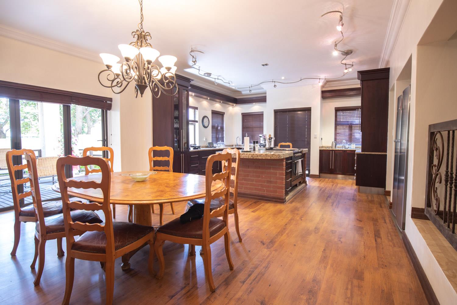 5 Bedroom House For Sale in Boardwalk Meander RE/MAX™ of Southern Africa