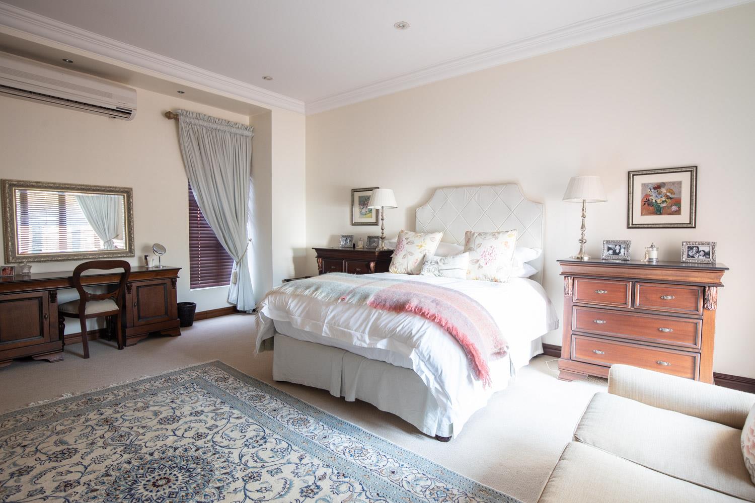 5 Bedroom House For Sale in Boardwalk Meander RE/MAX™ of Southern Africa