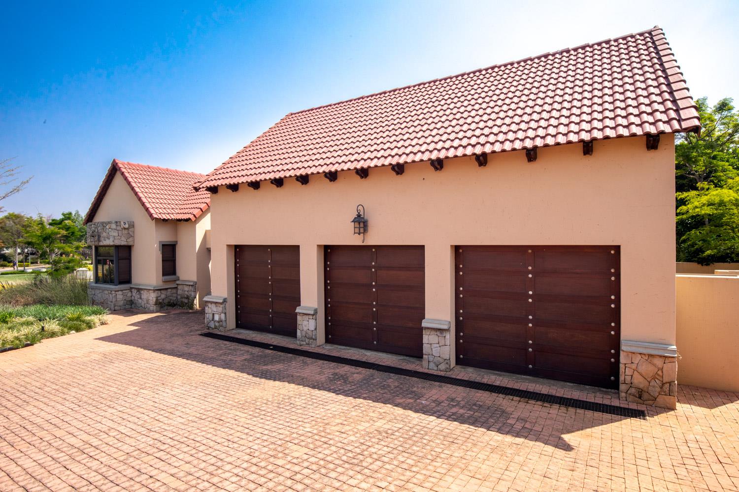 5 Bedroom House For Sale in Boardwalk Meander RE/MAX™ of Southern Africa