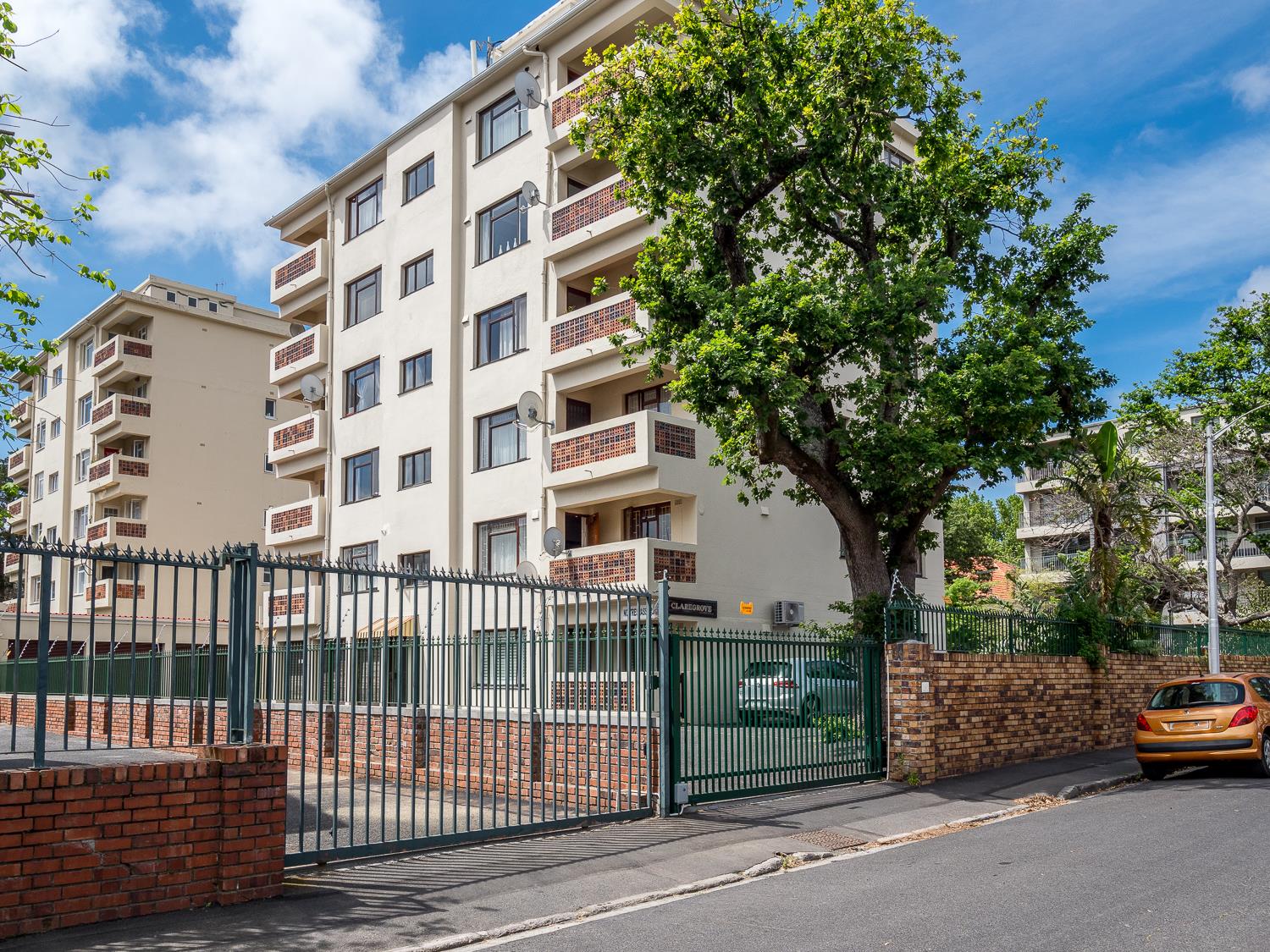 2 Bedroom Apartment / Flat For Sale in Claremont Upper RE/MAX™ of