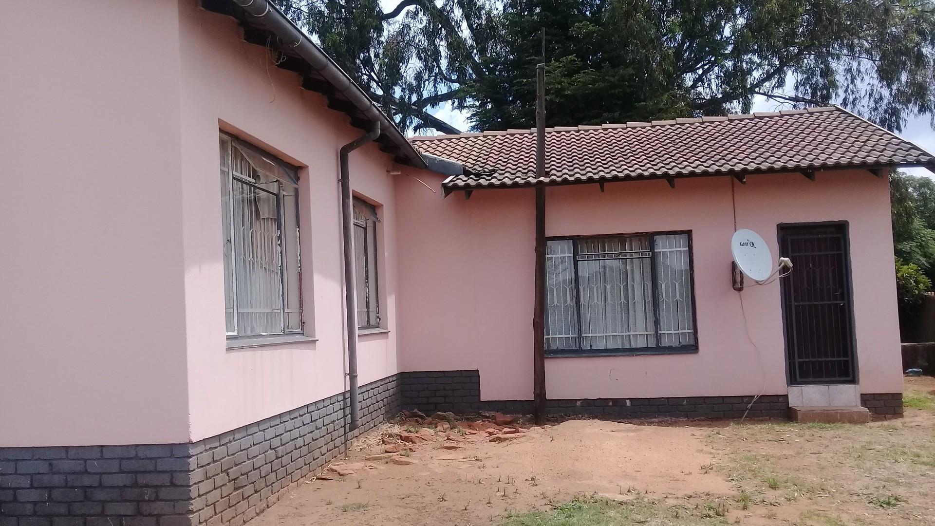 3 Bedroom House For Sale in Pine Ridge RE/MAX™ of Southern Africa