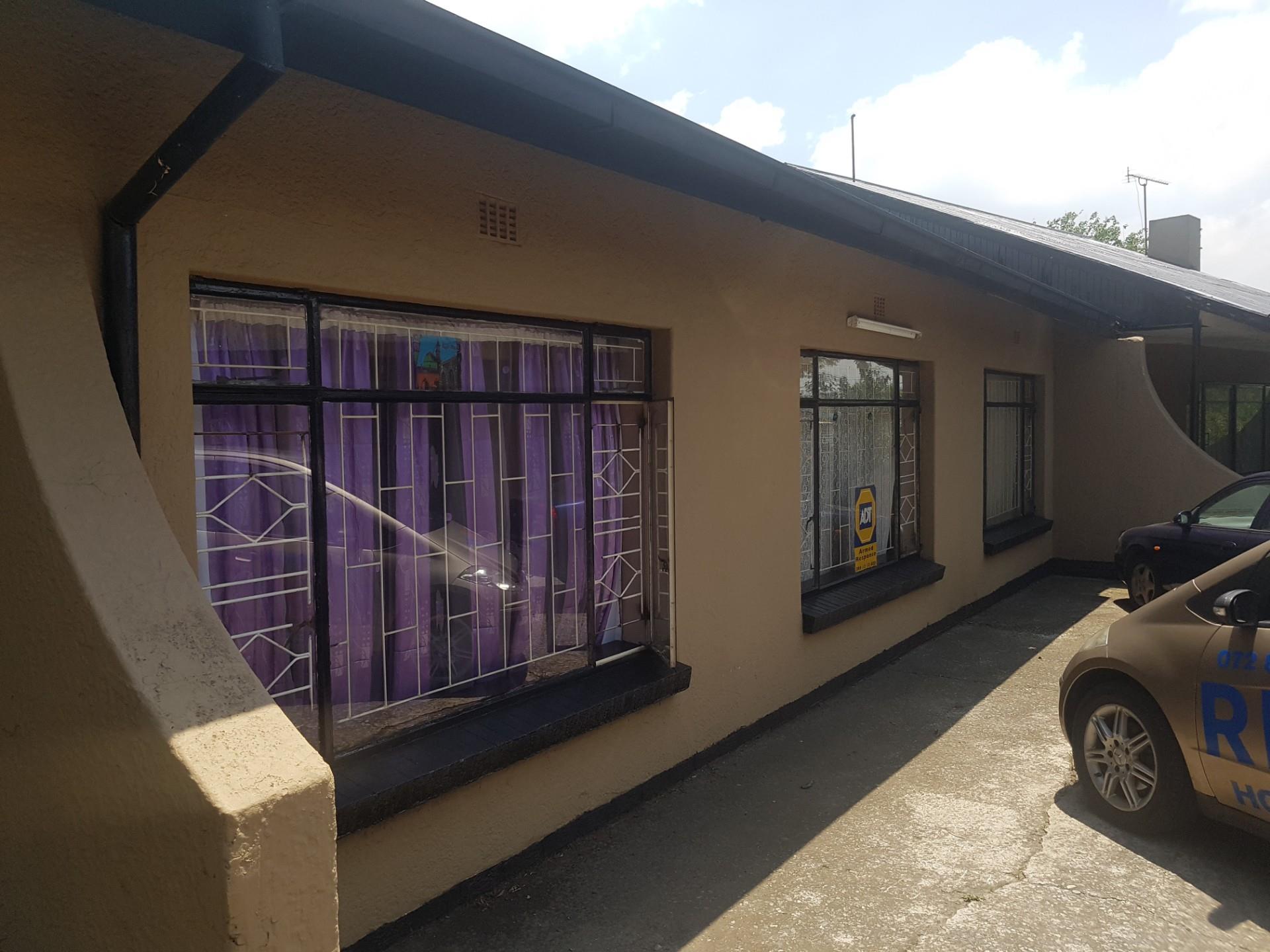 5 Bedroom House For Sale in Kinross RE/MAX™ of Southern Africa