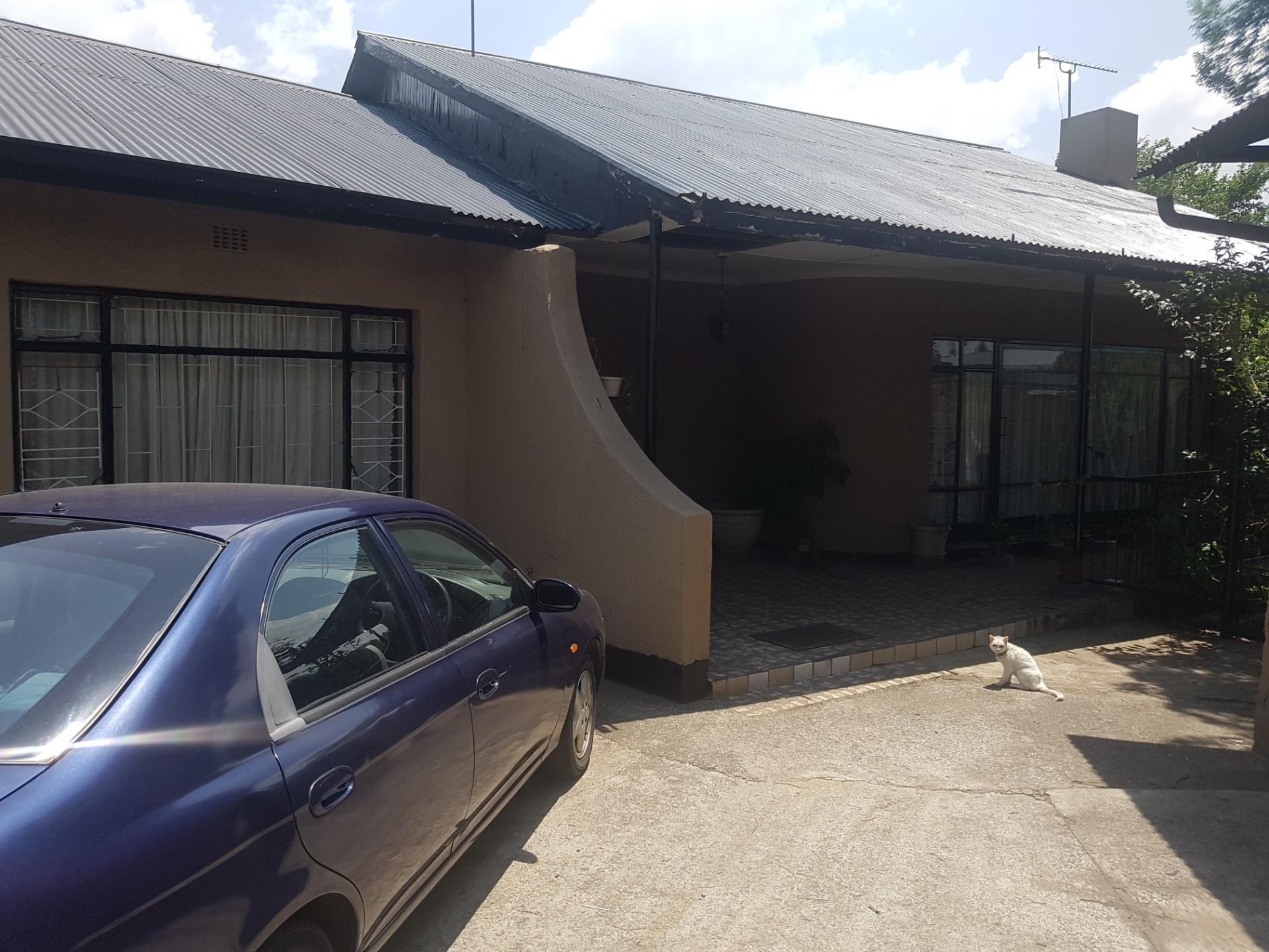 5 Bedroom House For Sale in Kinross RE/MAX™ of Southern Africa