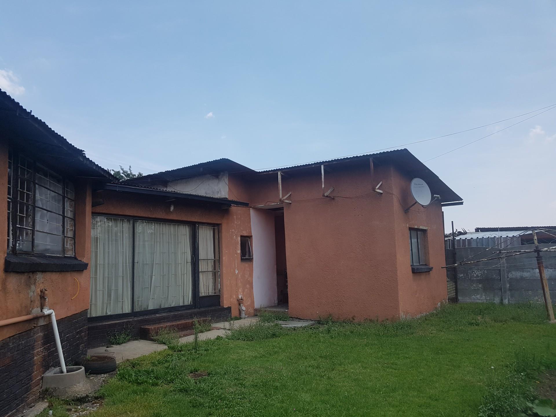 5 Bedroom House For Sale in Kinross RE/MAX™ of Southern Africa