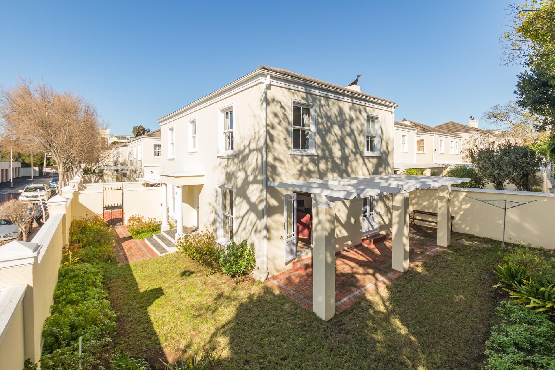 3 Bedroom Townhouse For Sale in Kenilworth Upper RE/MAX™ of Southern