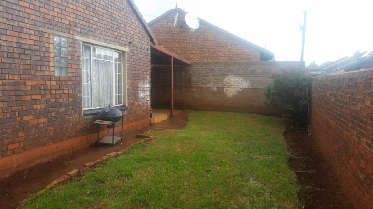 3 Bedroom House For Sale in Eldorado Park RE/MAX™ of Southern Africa