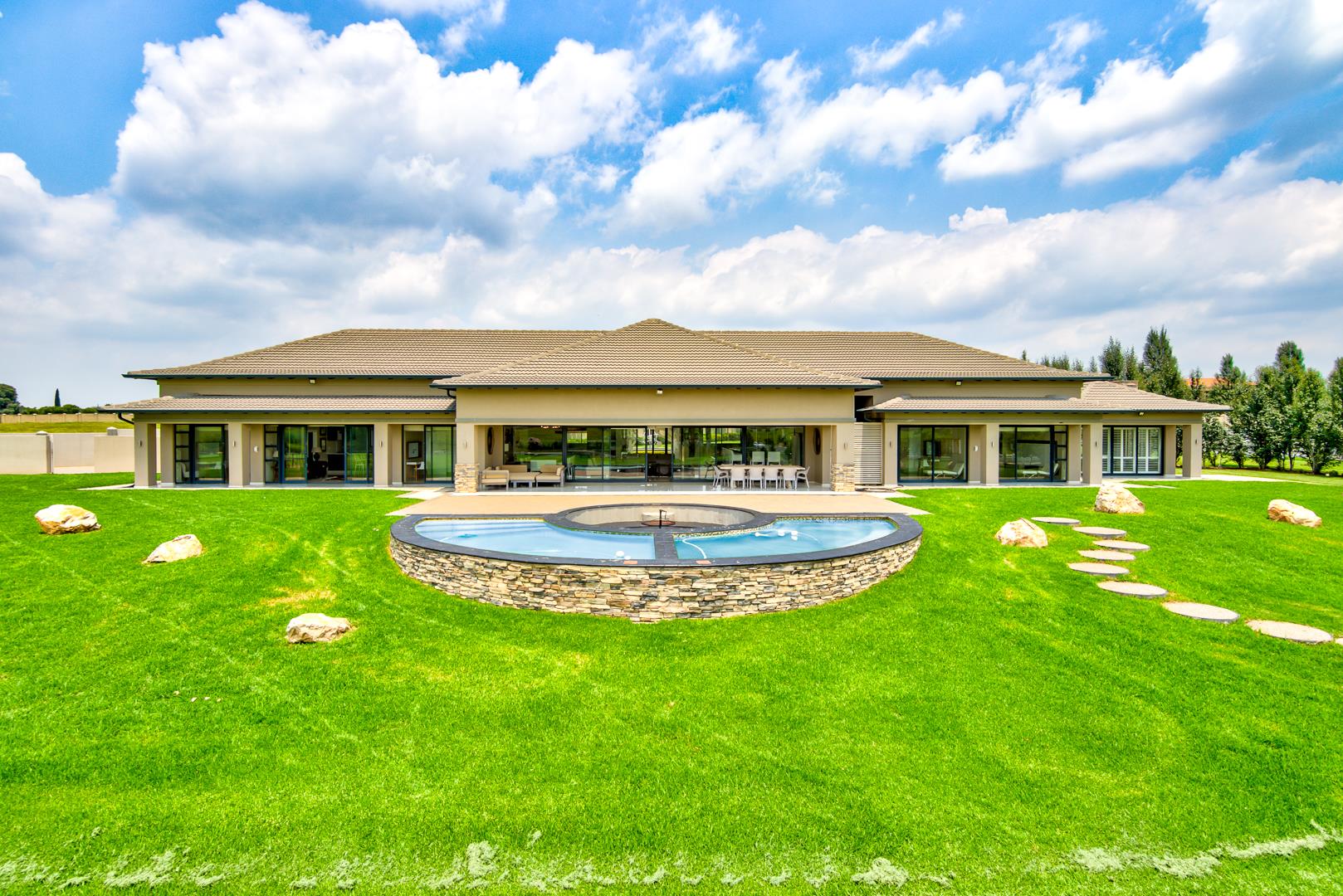 5 Bedroom House For Sale in Dunblane Lifestyle & Equestrian Estate RE