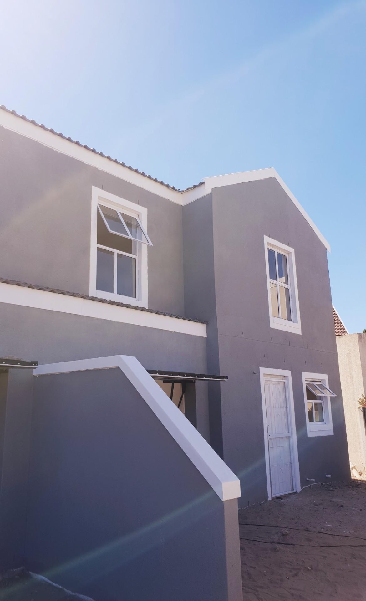 3 Bedroom Townhouse For Sale in Hazendal RE/MAX™ of Southern Africa