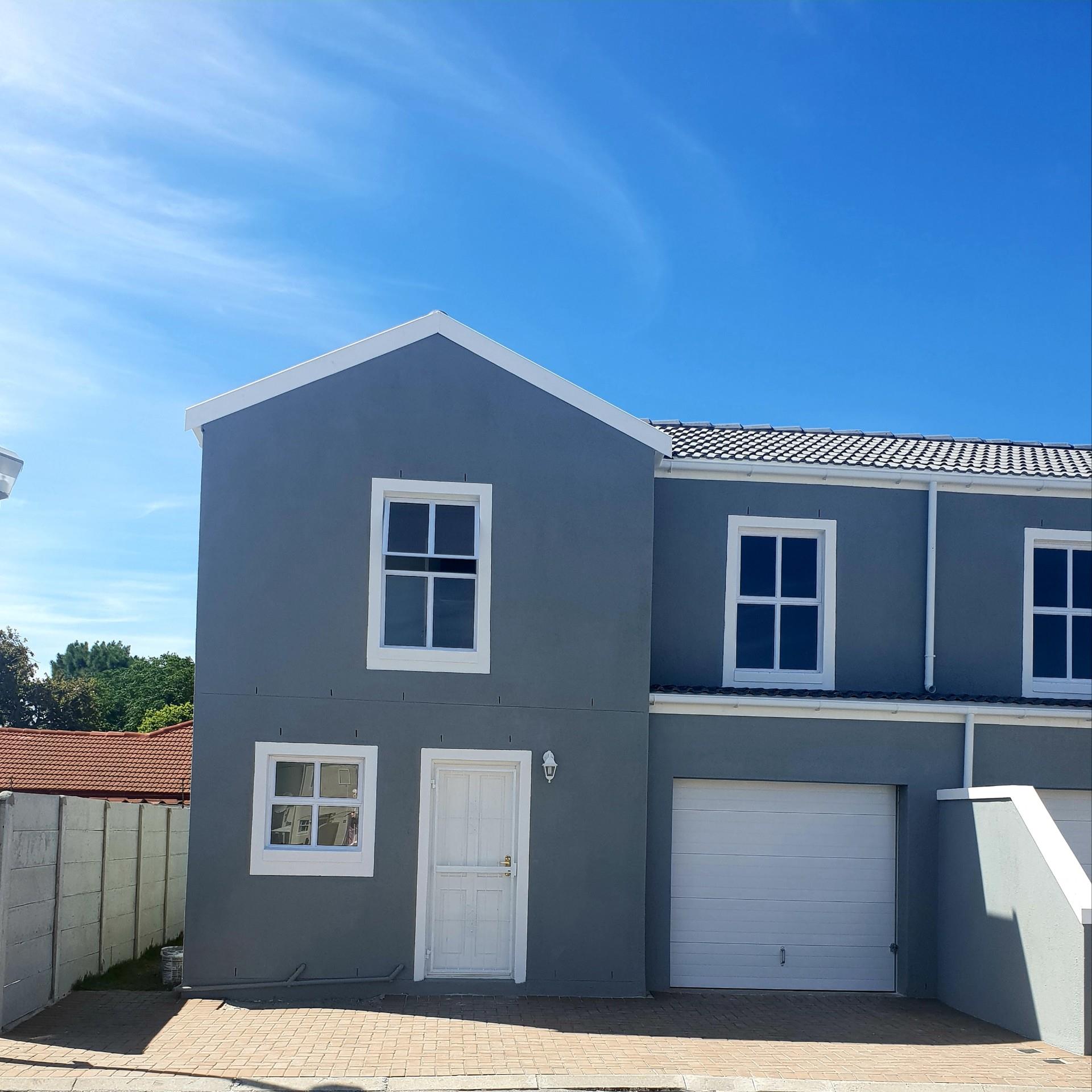 3 Bedroom Townhouse For Sale in Hazendal RE/MAX™ of Southern Africa
