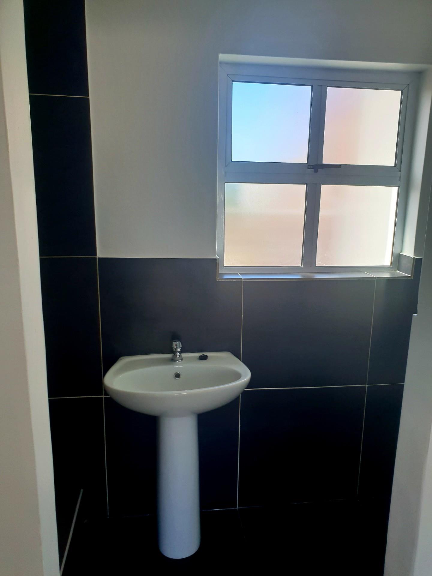 3 Bedroom Townhouse For Sale in Hazendal RE/MAX™ of Southern Africa