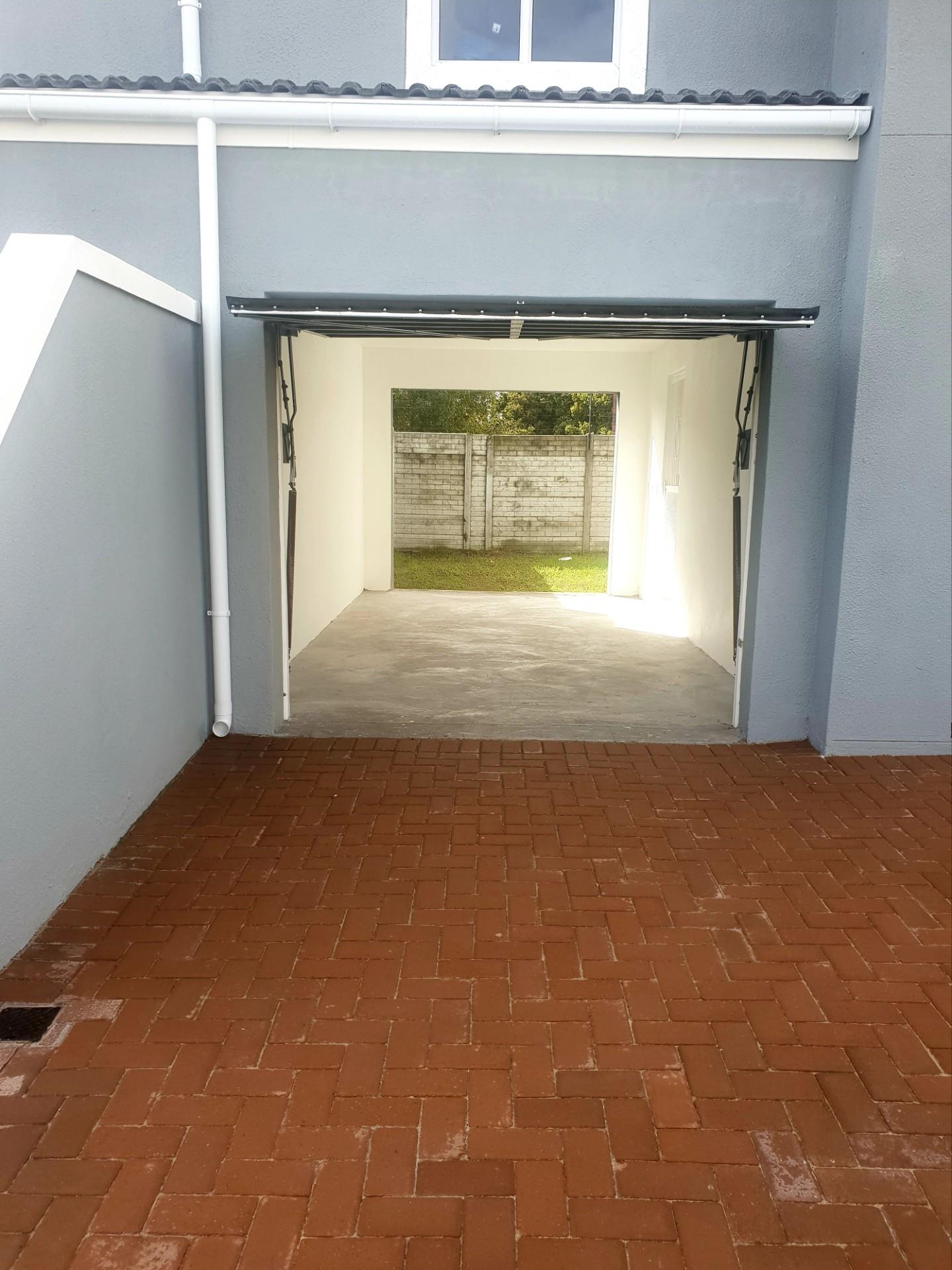 3 Bedroom Townhouse For Sale in Hazendal RE/MAX™ of Southern Africa