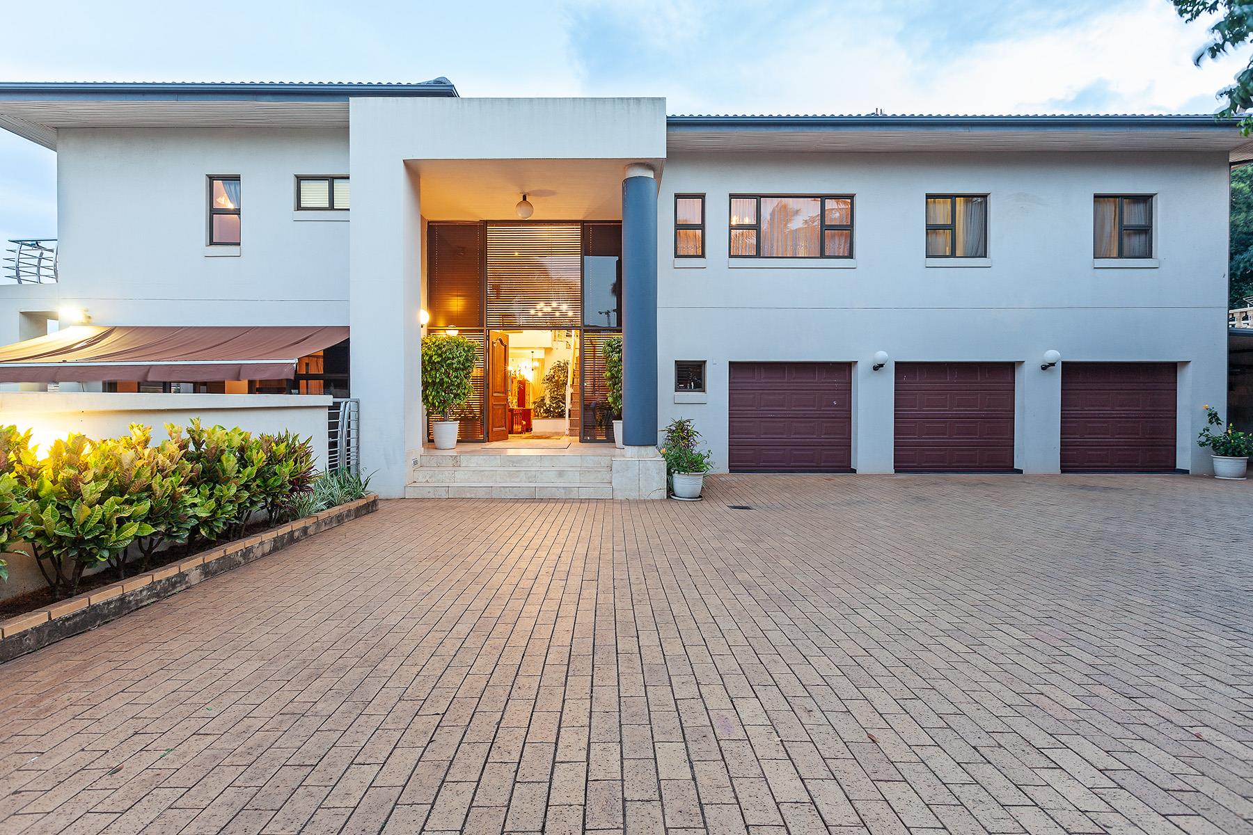 6 Bedroom House For Sale in Umhlanga Central RE/MAX™ of Southern Africa