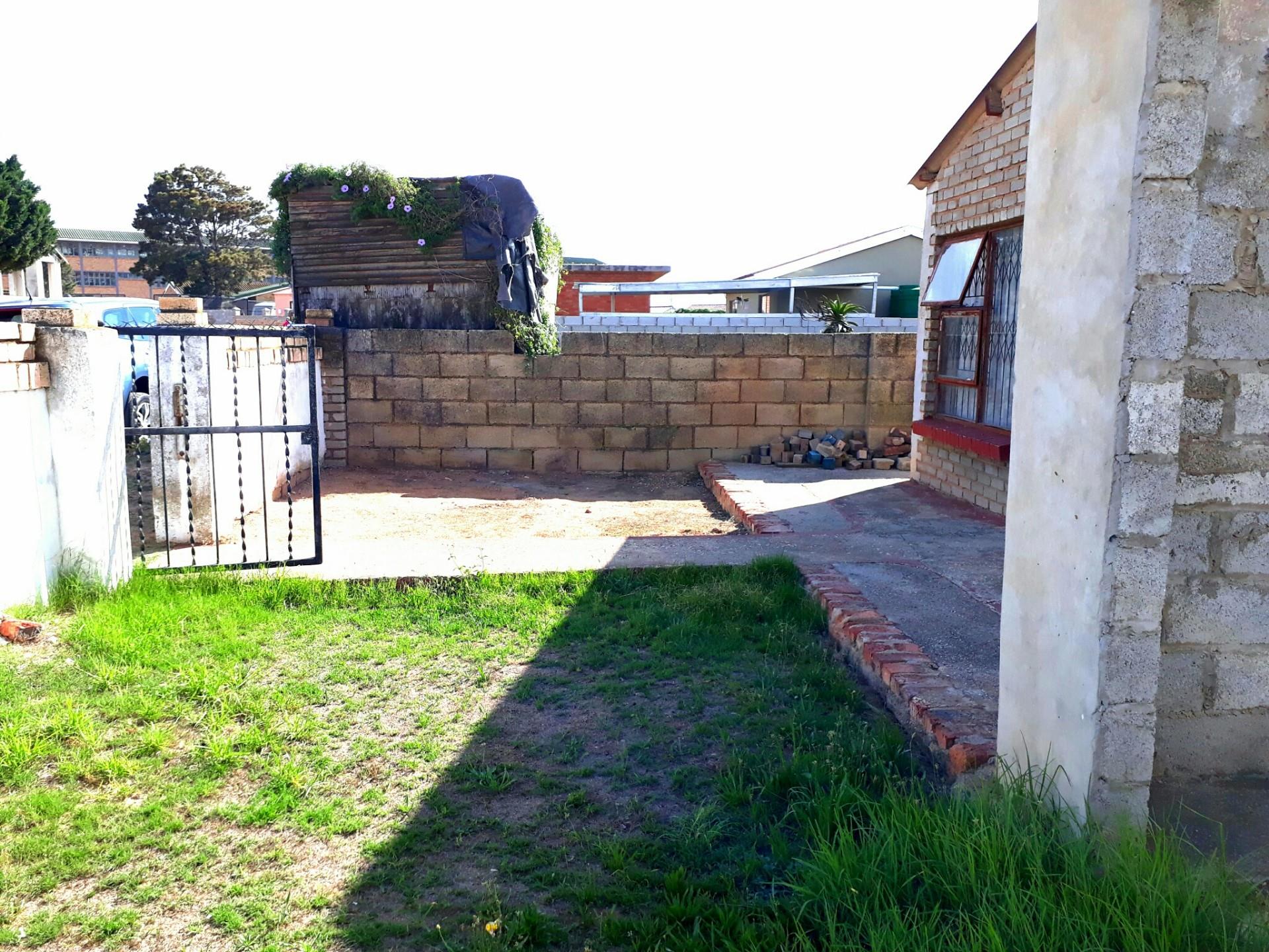 2 Bedroom House For Sale in Motherwell Nu 1 RE/MAX™ of Southern Africa