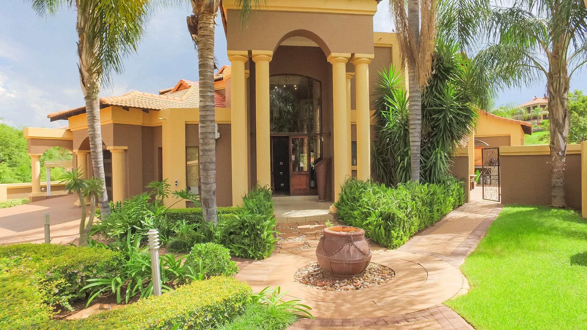 5 Bedroom House For Sale in Birdwood Estate RE/MAX™ of Southern Africa