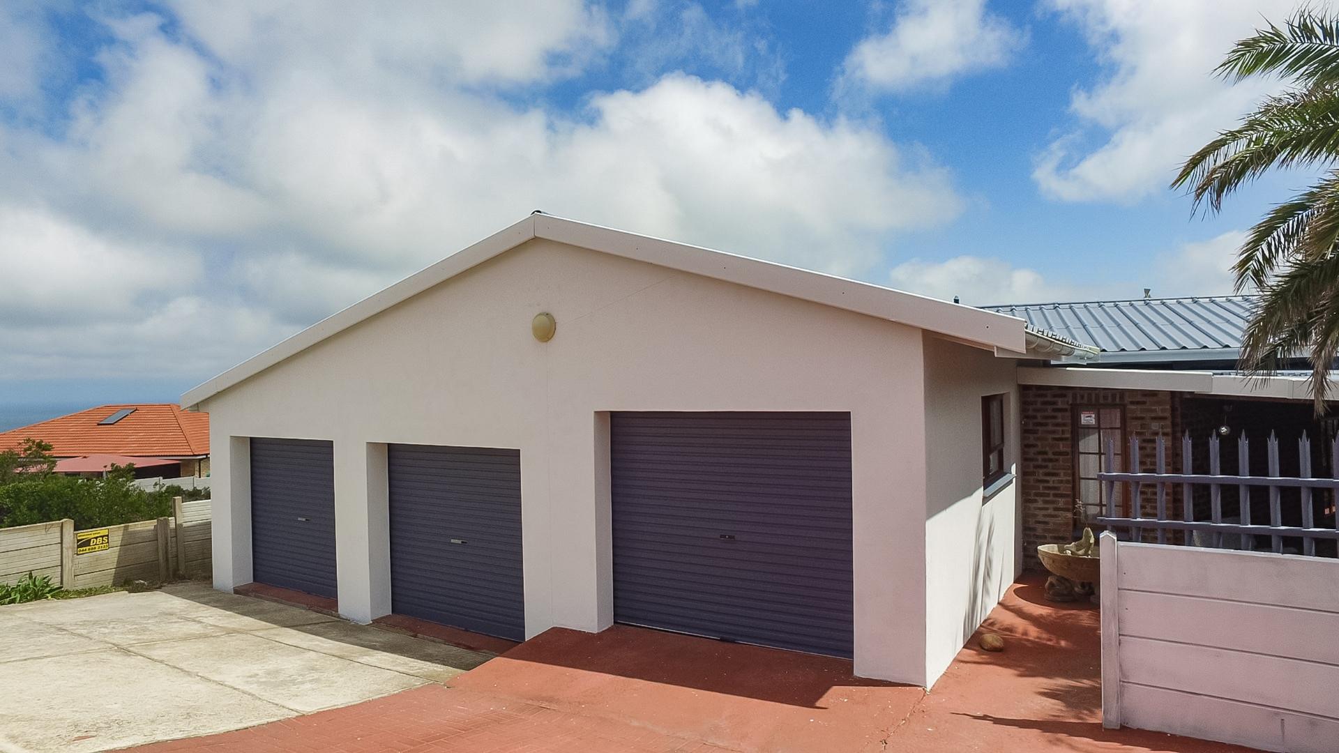 4 Bedroom House For Sale in Dana Bay RE/MAX™ of Southern Africa