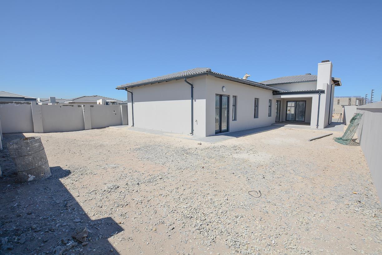 3 Bedroom House For Sale in Sandown RE/MAX™ of Southern Africa
