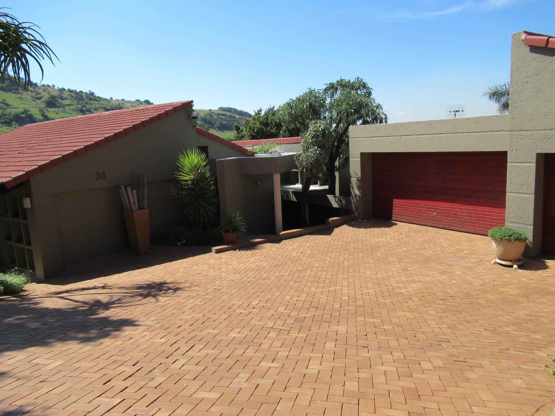 3 Bedroom House For Sale in Bassonia RE/MAX™ of Southern Africa