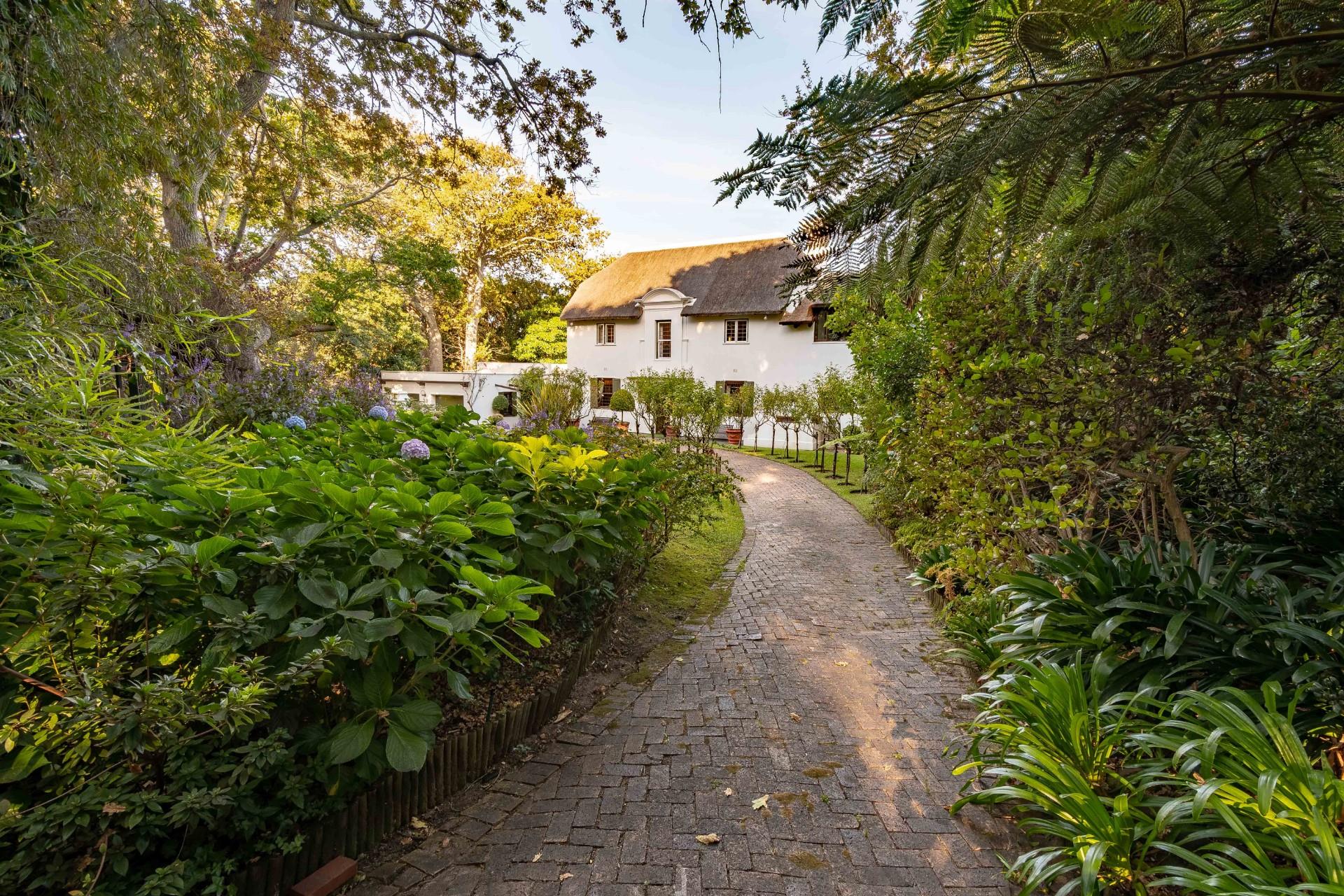 4 Bedroom House For Sale in Newlands RE/MAX™ of Southern Africa