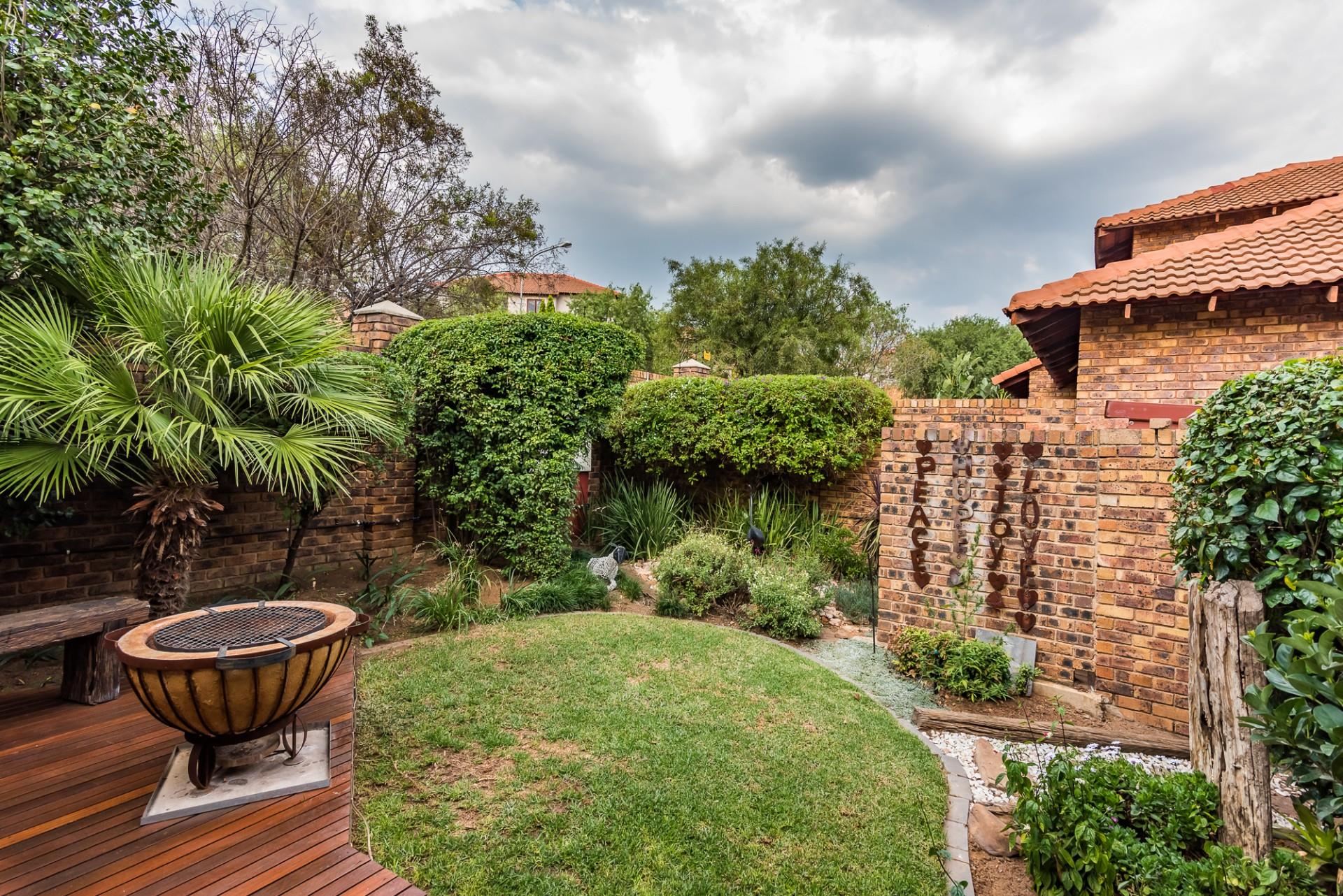 3 Bedroom Townhouse For Sale in Winchester Hills RE/MAX™ of Southern