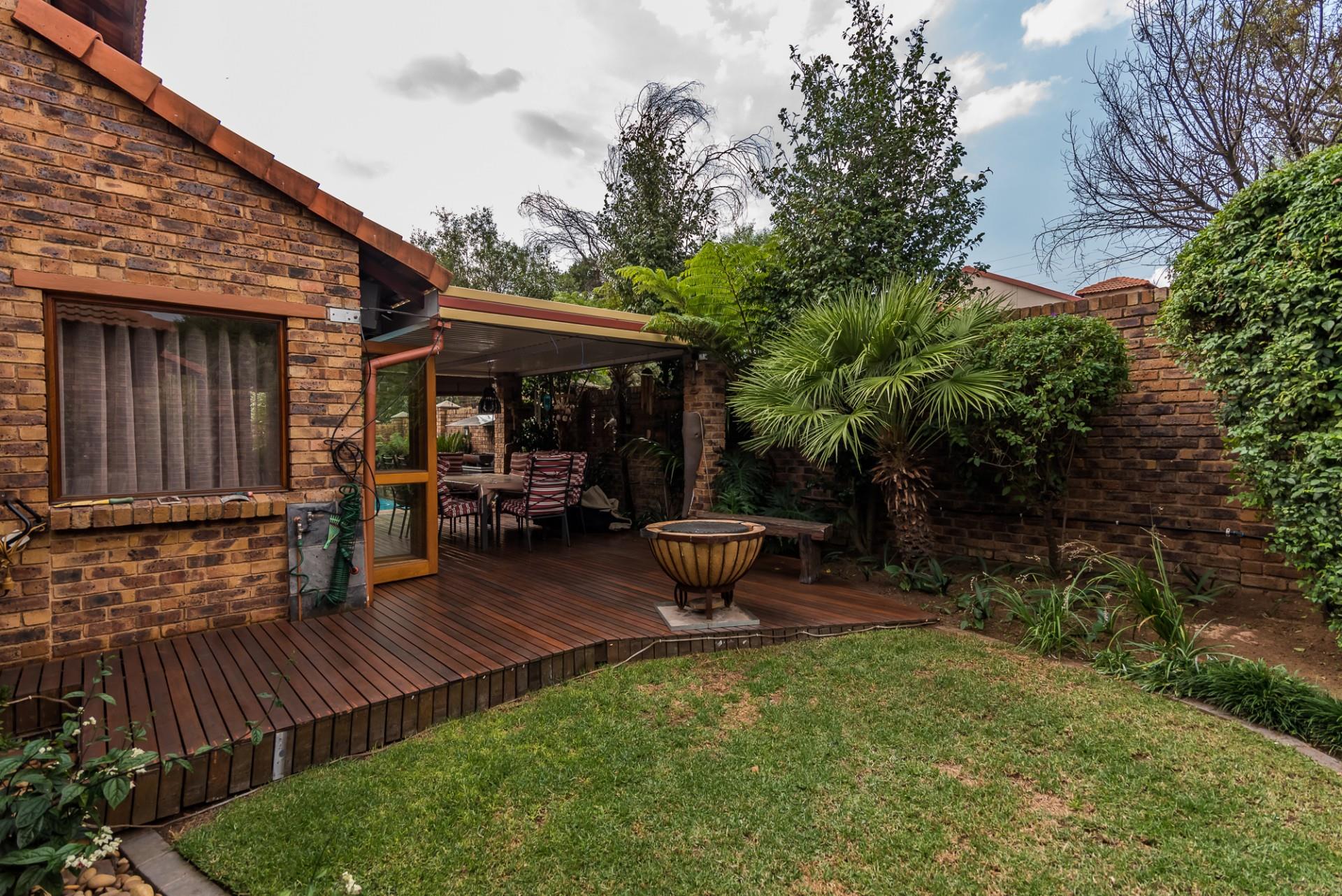 3 Bedroom Townhouse For Sale in Winchester Hills RE/MAX™ of Southern