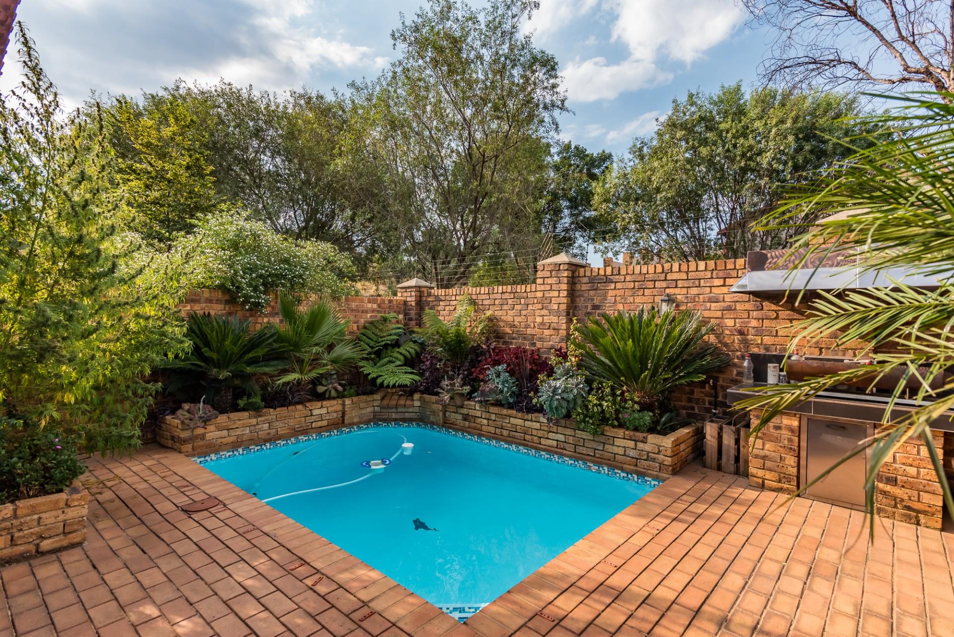 3 Bedroom Townhouse For Sale in Winchester Hills RE/MAX™ of Southern