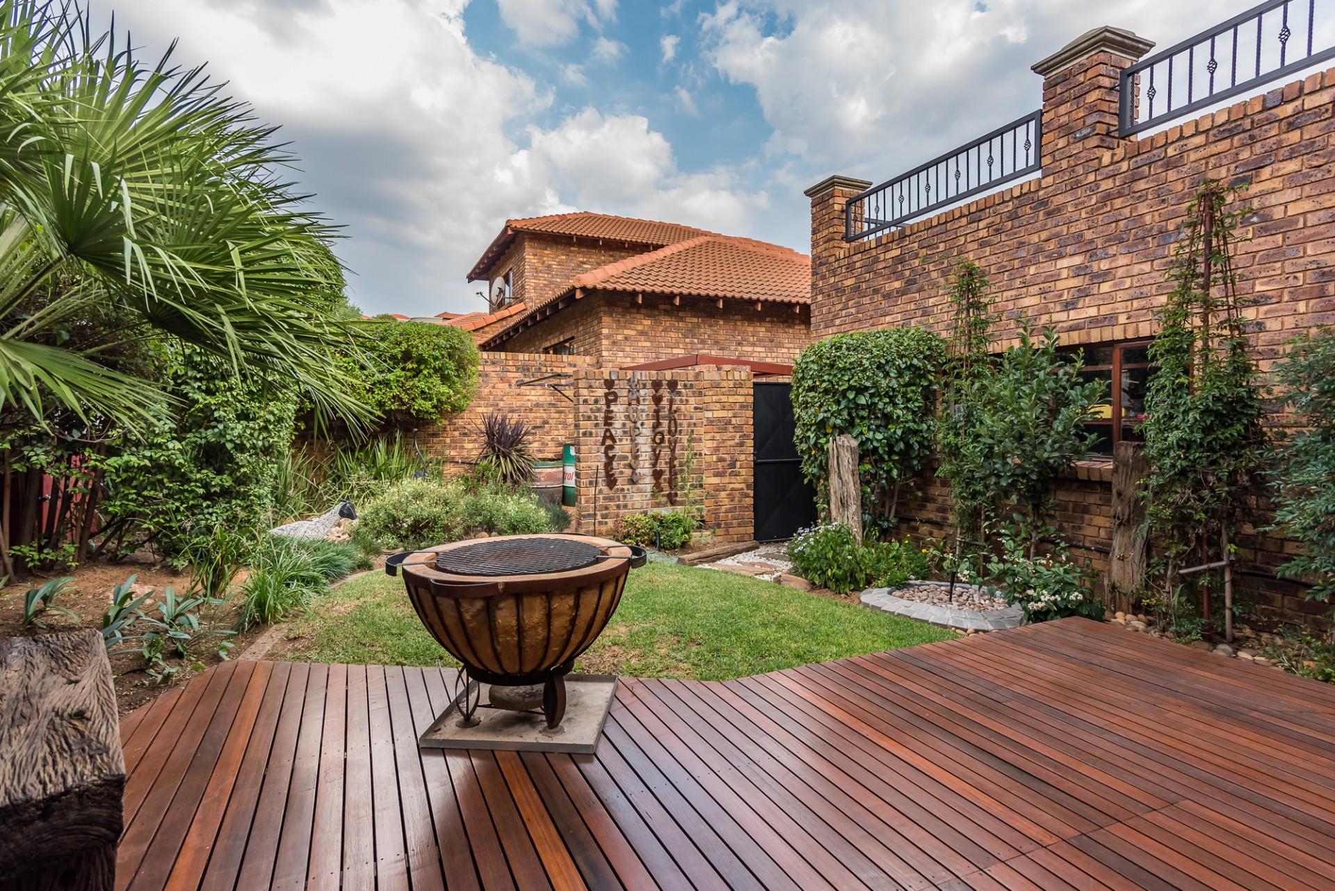 3 Bedroom Townhouse For Sale in Winchester Hills RE/MAX™ of Southern