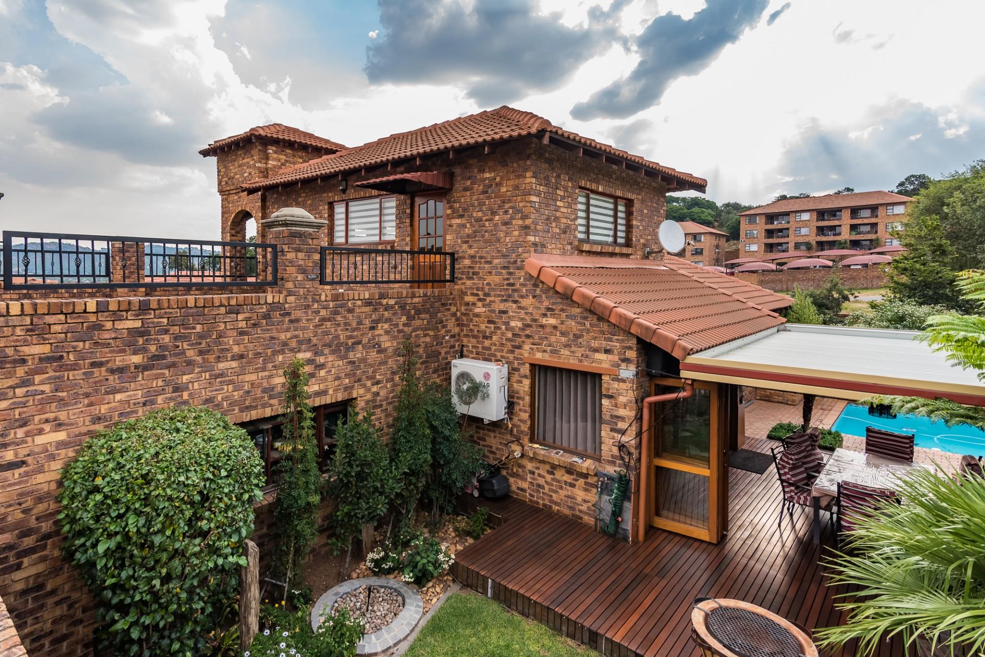 3 Bedroom Townhouse For Sale in Winchester Hills RE/MAX™ of Southern