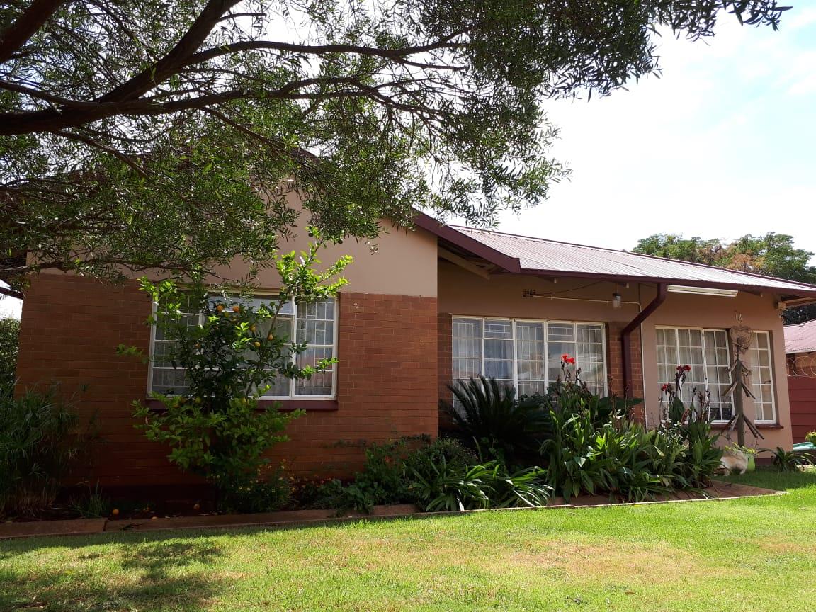 3 Bedroom House For Sale in Carletonville Central RE/MAX™ of Southern