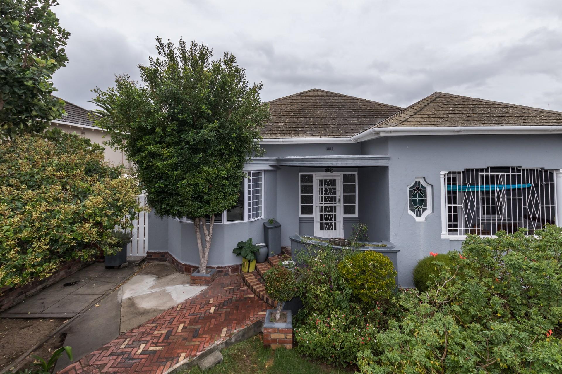 3 Bedroom House For Sale in Wynberg Upper RE/MAX™ of Southern Africa