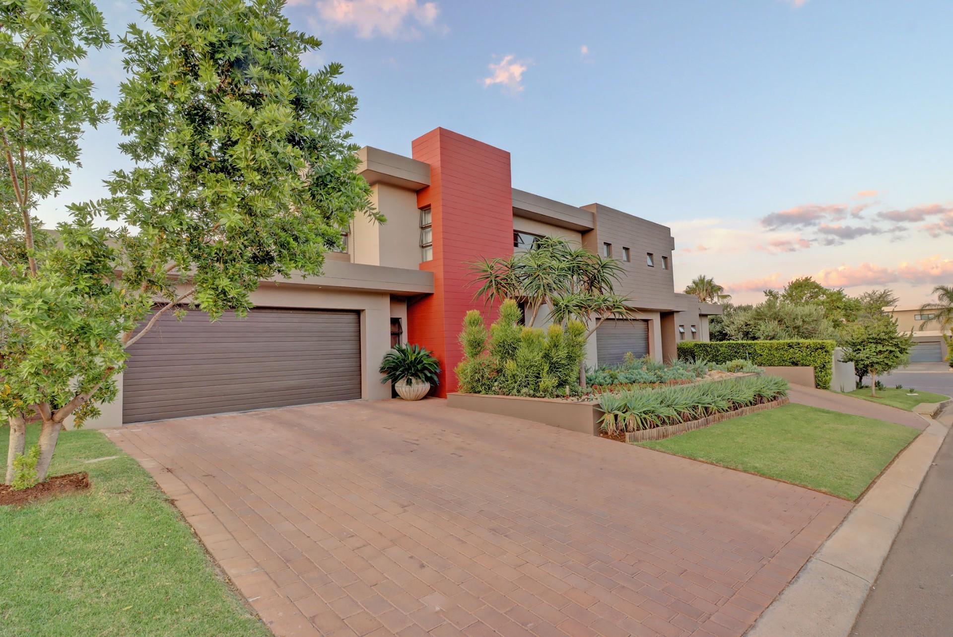 4 Bedroom House For Sale in Silverwoods Country Estate RE/MAX™ of