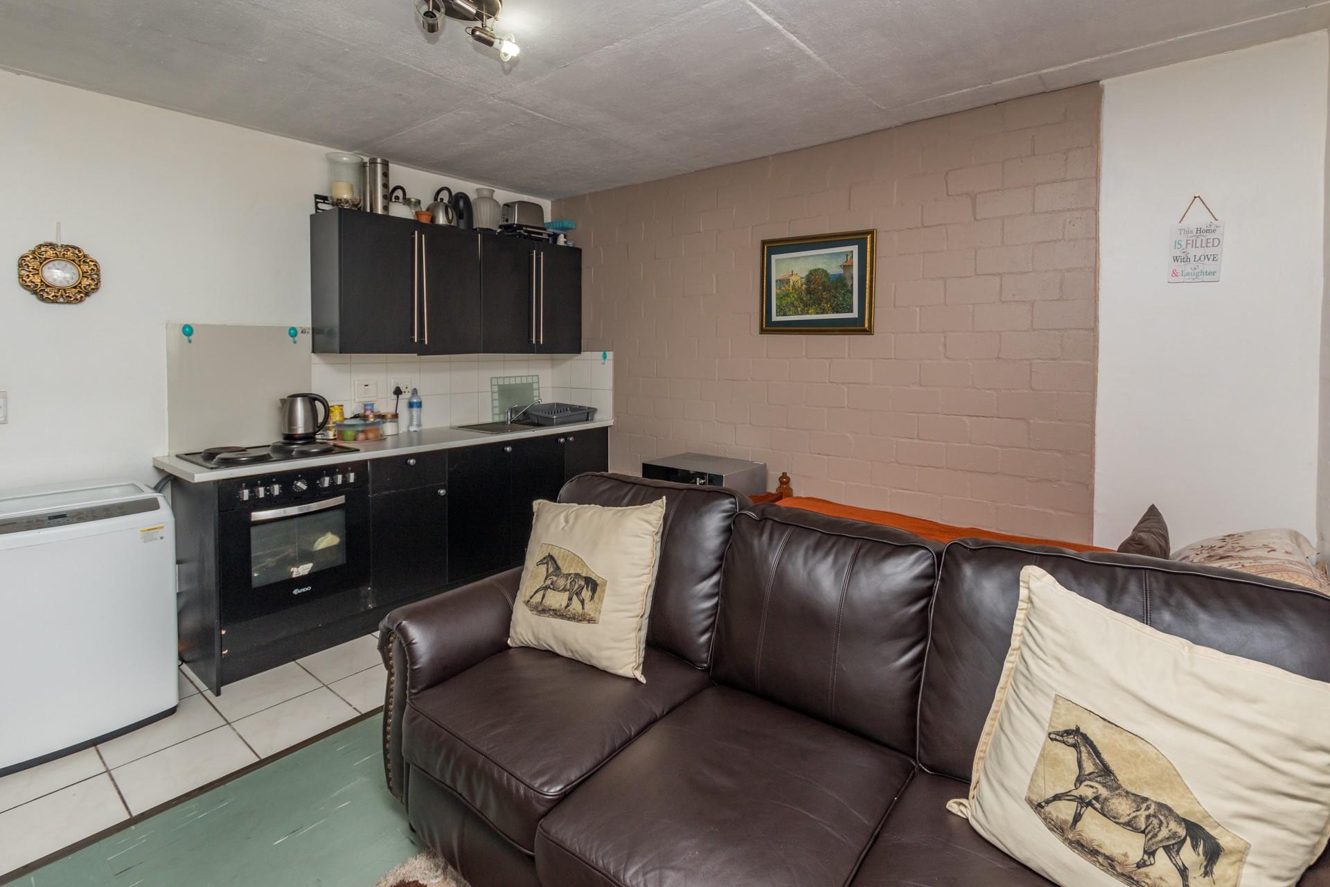 1 Bedroom Apartment / Flat For Sale in Wynberg Upper RE/MAX™ of