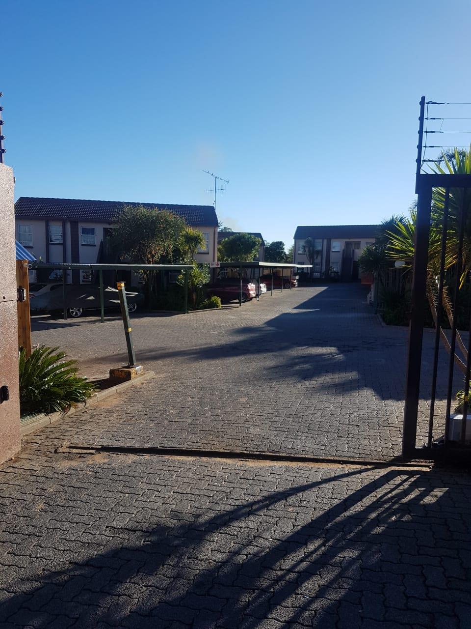 2 Bedroom House For Sale in Kempton Park AH RE/MAX™ of Southern Africa