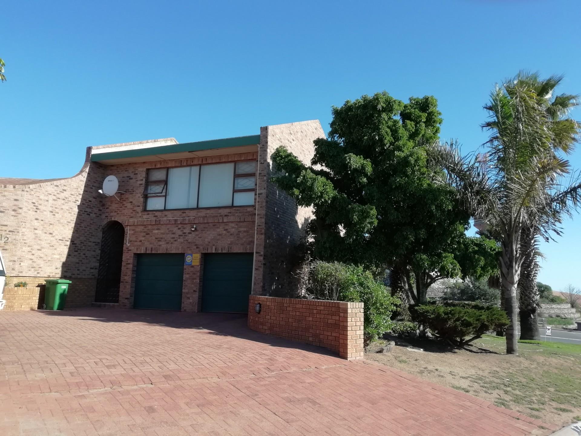 5 Bedroom House For Sale in Vredenburg RE/MAX™ of Southern Africa